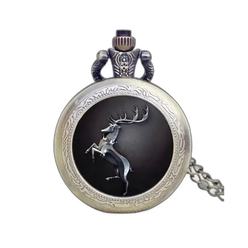 Montre Poche Collier Bronze Fantaisie avec un emblème de cerf sur la montre argentée