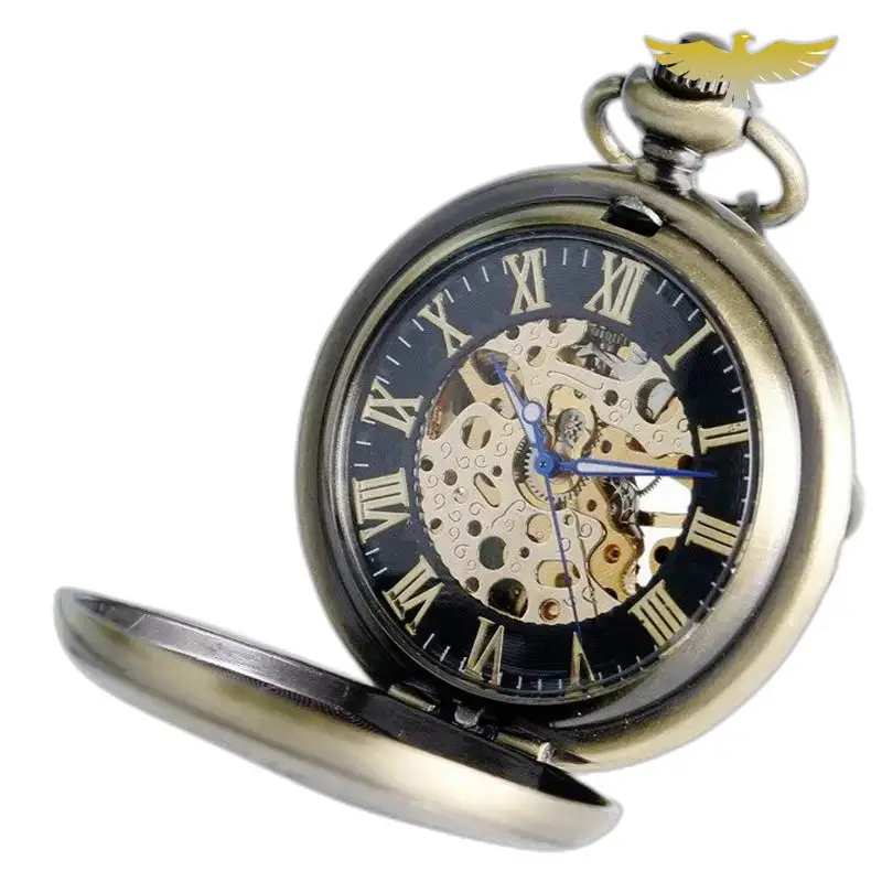 Montre à gousset mécanique avec des engrenages visibles et remontage manuel élégant