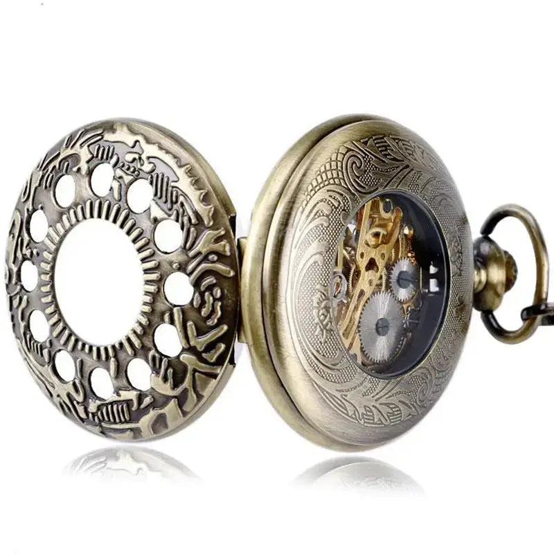Montre à Gousset Style Vintage en bronze ornée, une vieille montre élégante