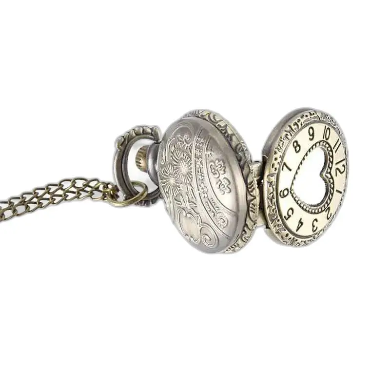Montre Collier Antique avec Cœur Gravé, parfaite montre pendentif pour un style élégant