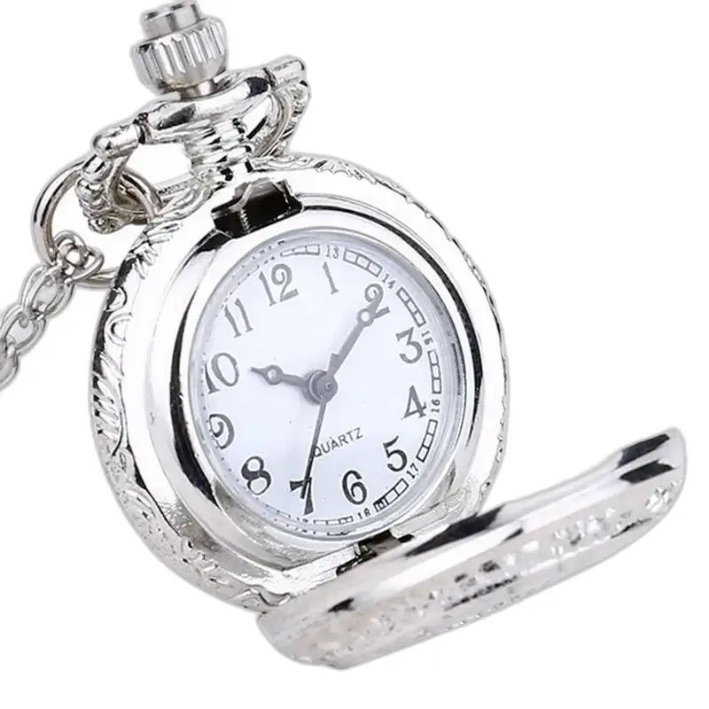 Montre Collier Argent Vintage Clapet Ouvert avec couvercle ouvert, élégance intemporelle