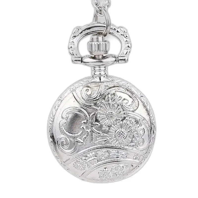 Montre Collier Argent Vintage Clapet Ouvert avec un élégant cadran floral gravé en argent