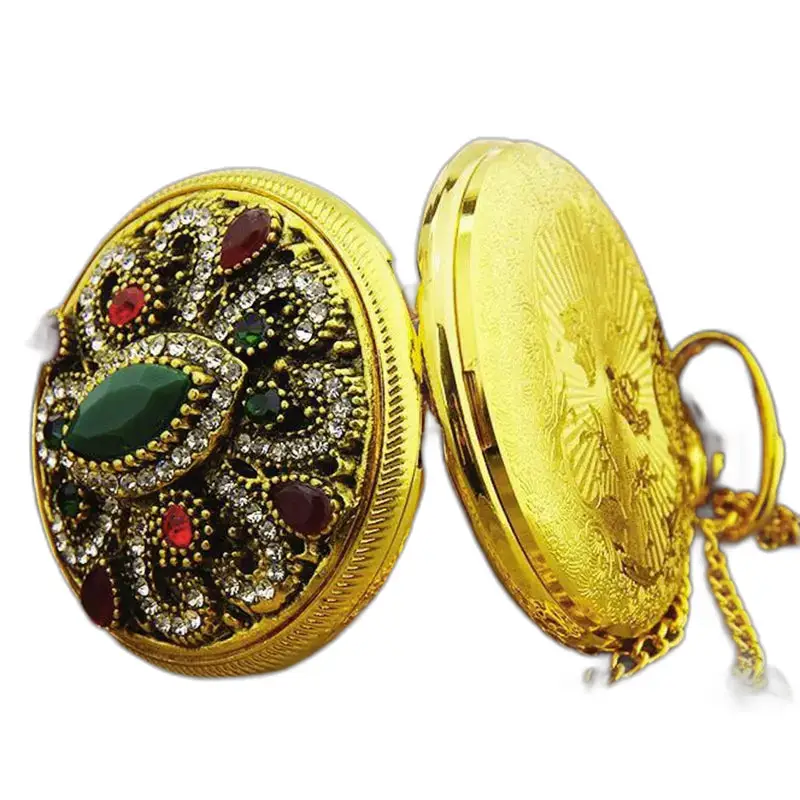 Montre Collier Chic en Or avec montres et bijoux ornés de pierres précieuses