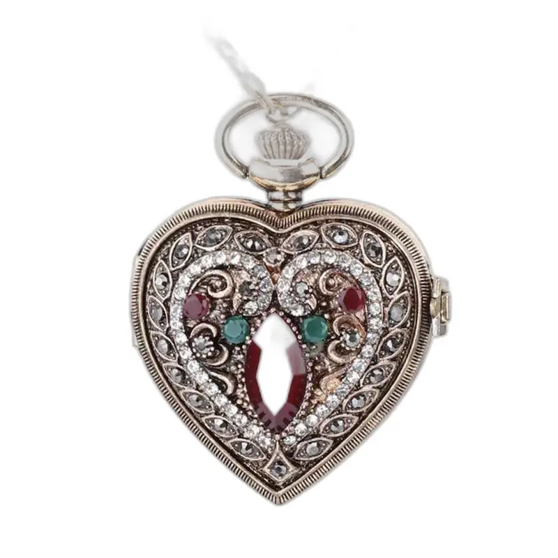 Montre Collier Cœur de Diamants Clapet Ouvert avec un design en forme de cœur élégant