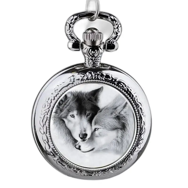 Montre collier loup avec design de loup sur une montre en acier inoxydable argenté