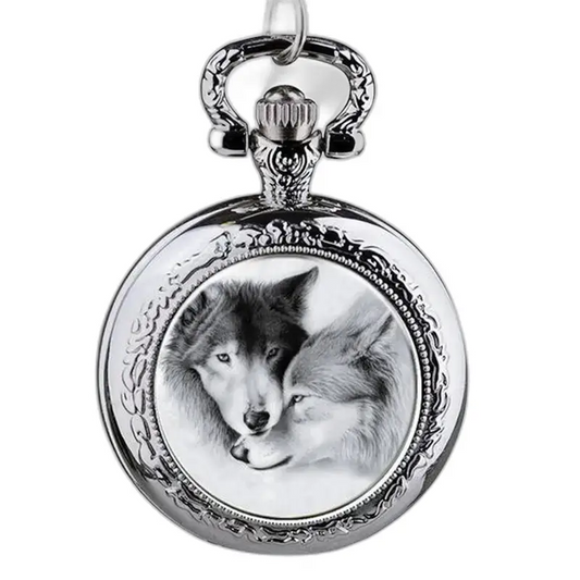 Montre collier loup avec design de loup sur une montre en acier inoxydable argenté