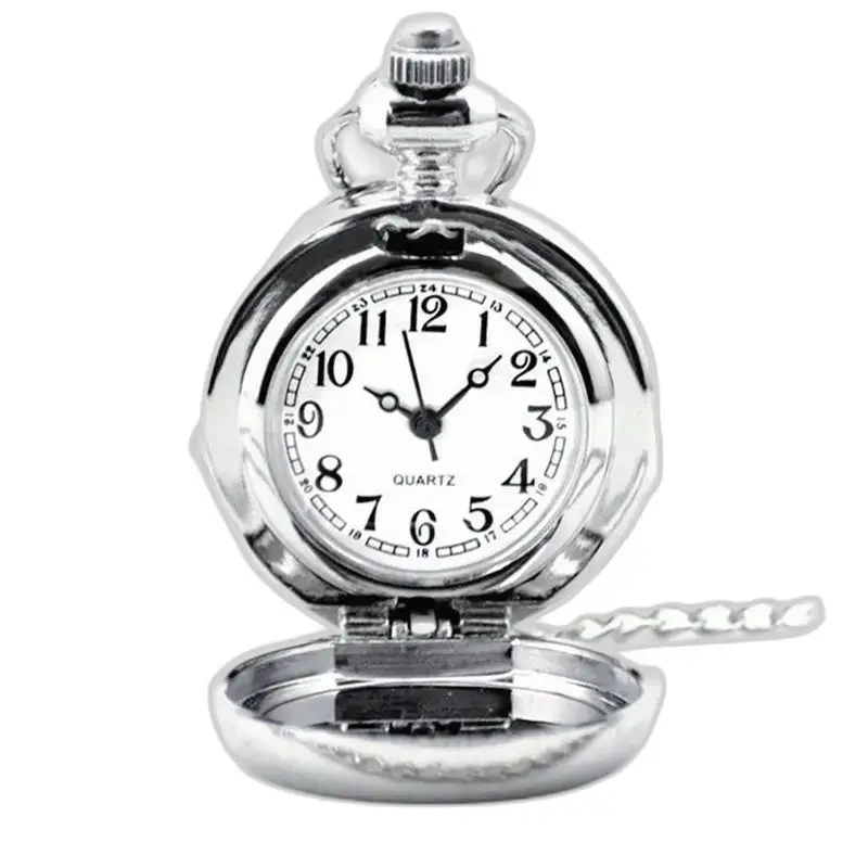 Montre collier en argent avec montre de poche ouverte, style manga fantasy