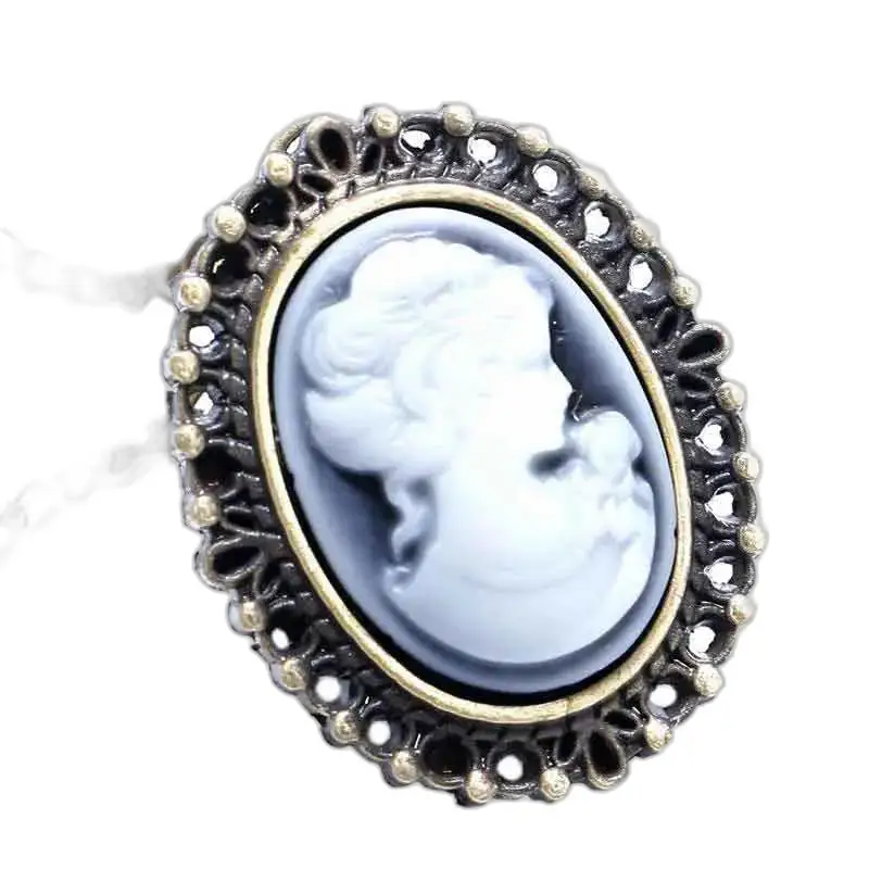 Broche en camée ovale du Montre Collier Pendentif élégante Madone Femme