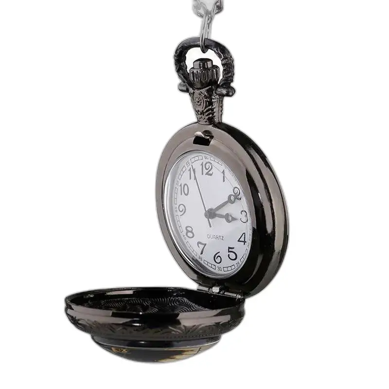 Montre Collier Personnalisable pour Homme Femme avec une montre de poche noire ouverte