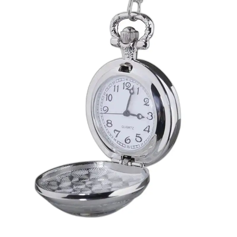 Montre Collier Steampunk Argent Vintage avec couvercle ouvert et finition argentée