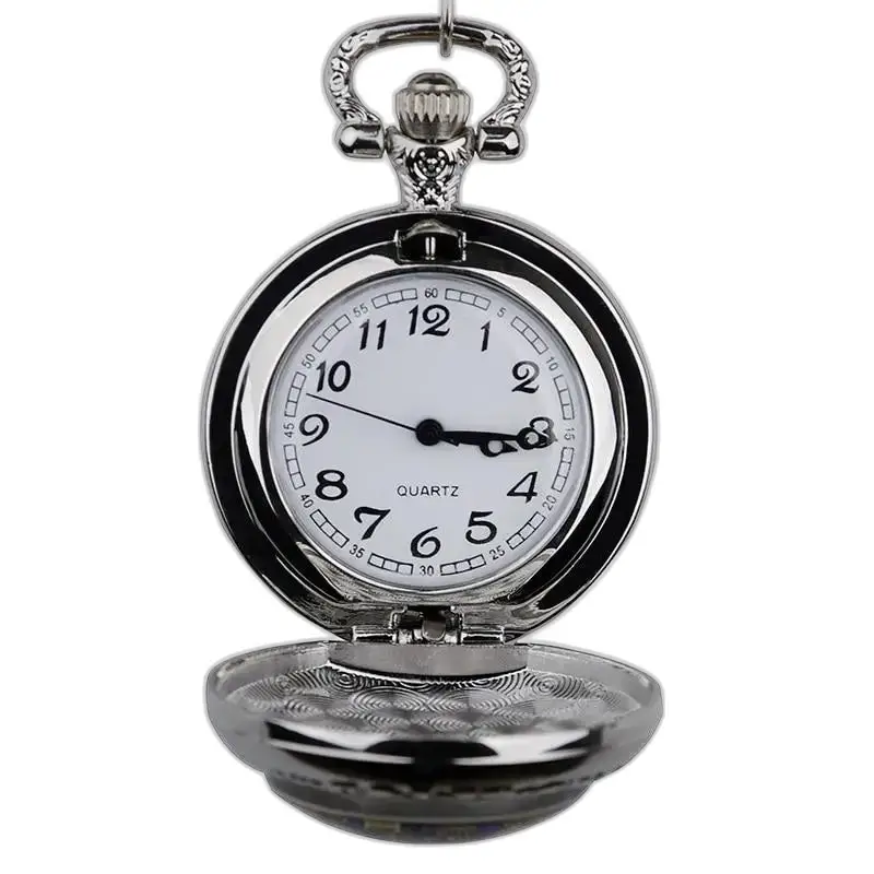 Montre Collier Steampunk Argent Vintage avec une finition argentée élégante