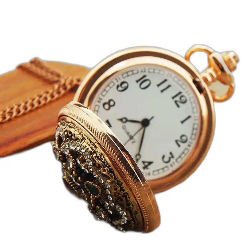 Montre collier vintage Chic Pendentif Or avec un élégant cadran en or ornée