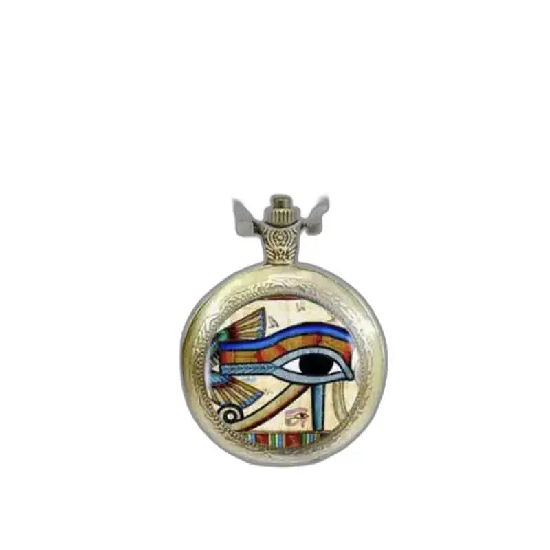 Montre Pendentif Ancienne Égyptienne Élégante avec l’Œil d’Horus en détail