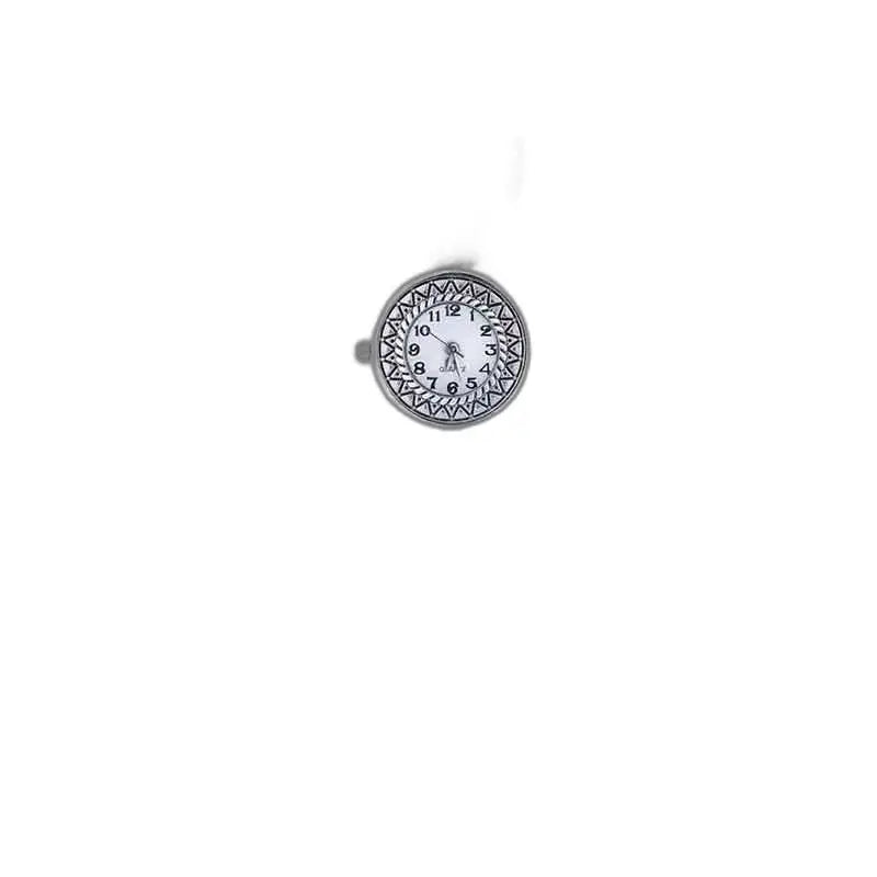 Montre Pendentif Argenté avec Style Unique et cadran décoratif élégant
