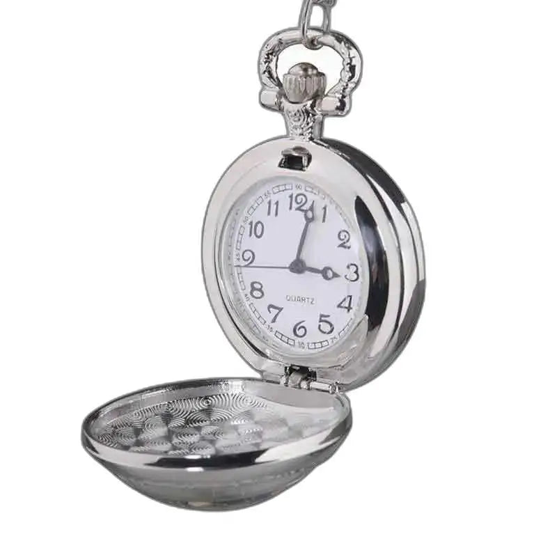 Montre Pendentif Arbre pour Femme avec couvercle ouvert et détail élégant