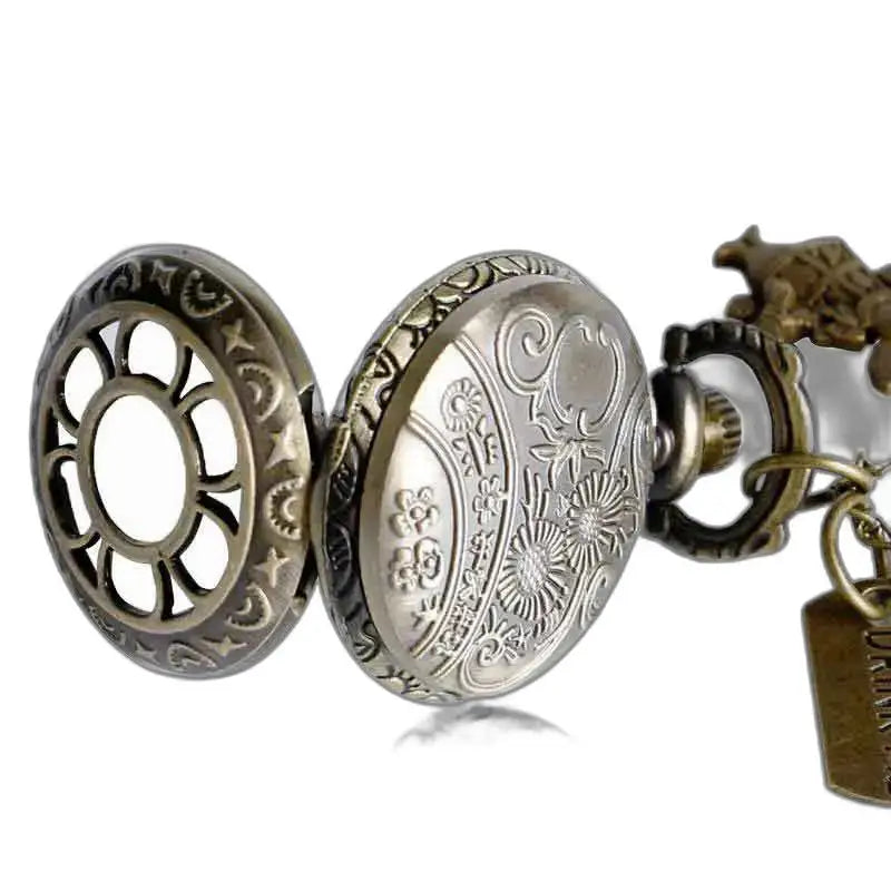Montre Gousset Pendentif Femme avec Chaîne Médaillons, design orné et élégant