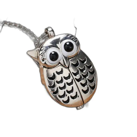 Pendentif hibou en argent monté sur une montre pendentif vintage élégante