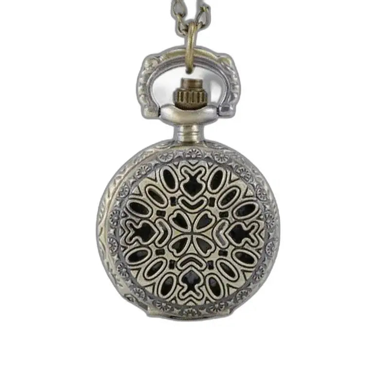 Pendentif vintage en argent avec montre, ornée de détails raffinés et élégants